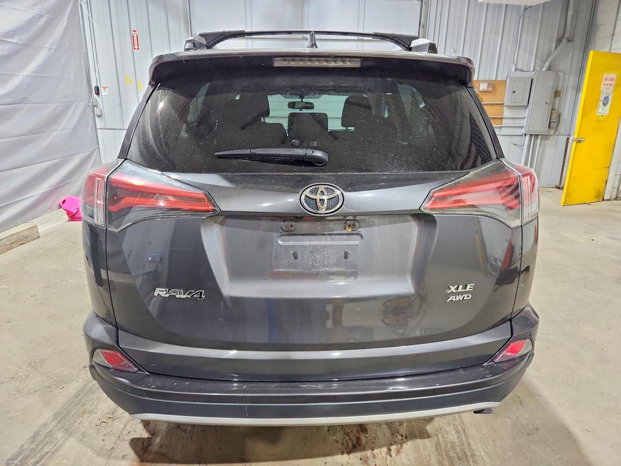 2016 TOYOTA RAV4 XLE photo 11