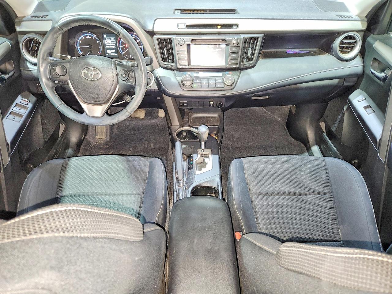 2016 TOYOTA RAV4 XLE photo 15