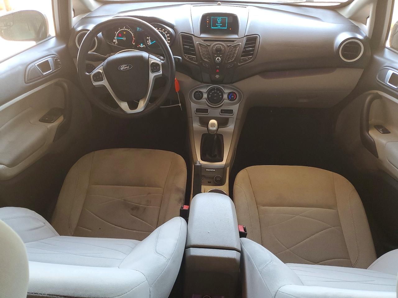 2015 FORD FIESTA SE photo 22