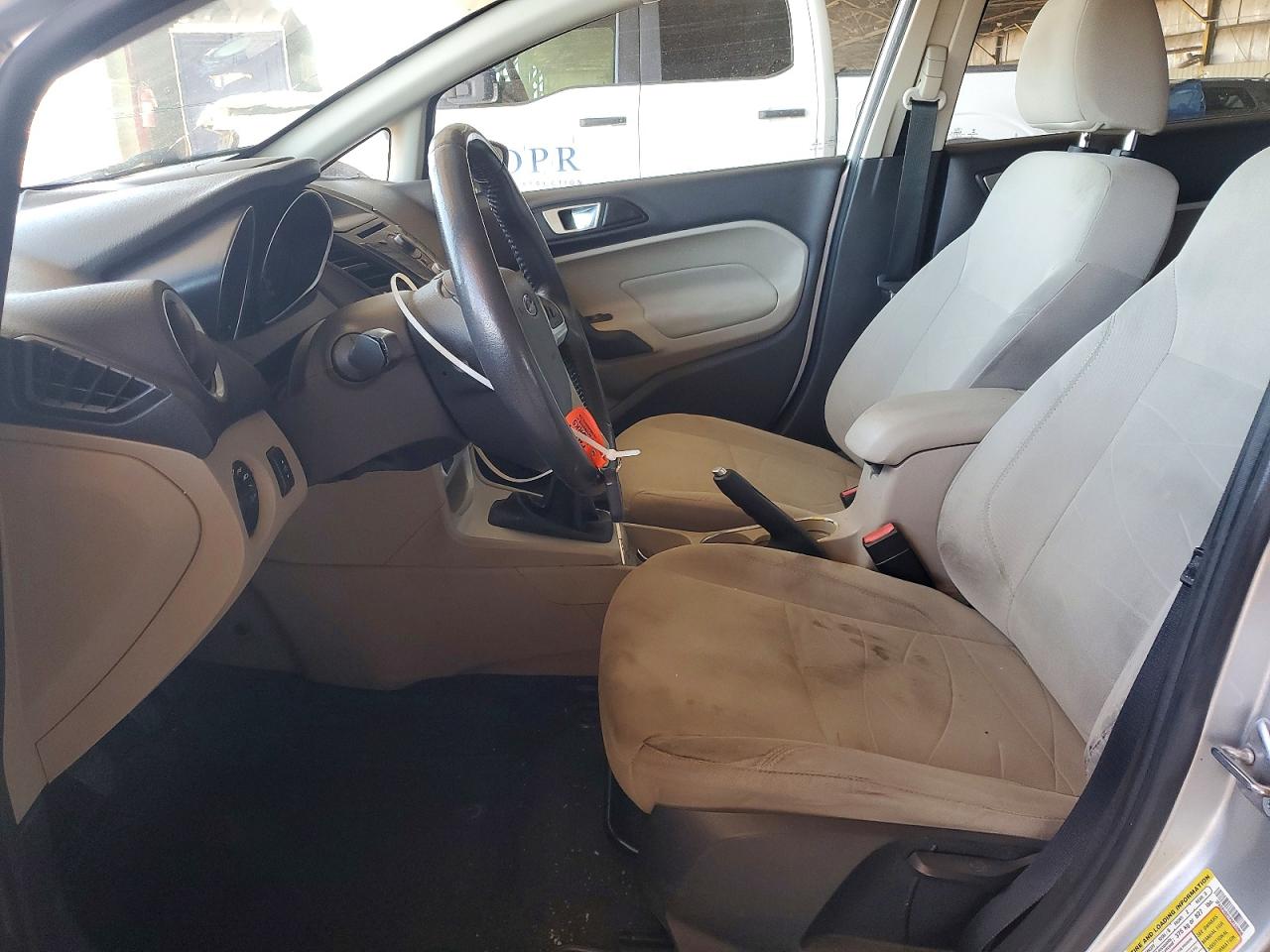 2015 FORD FIESTA SE photo 19
