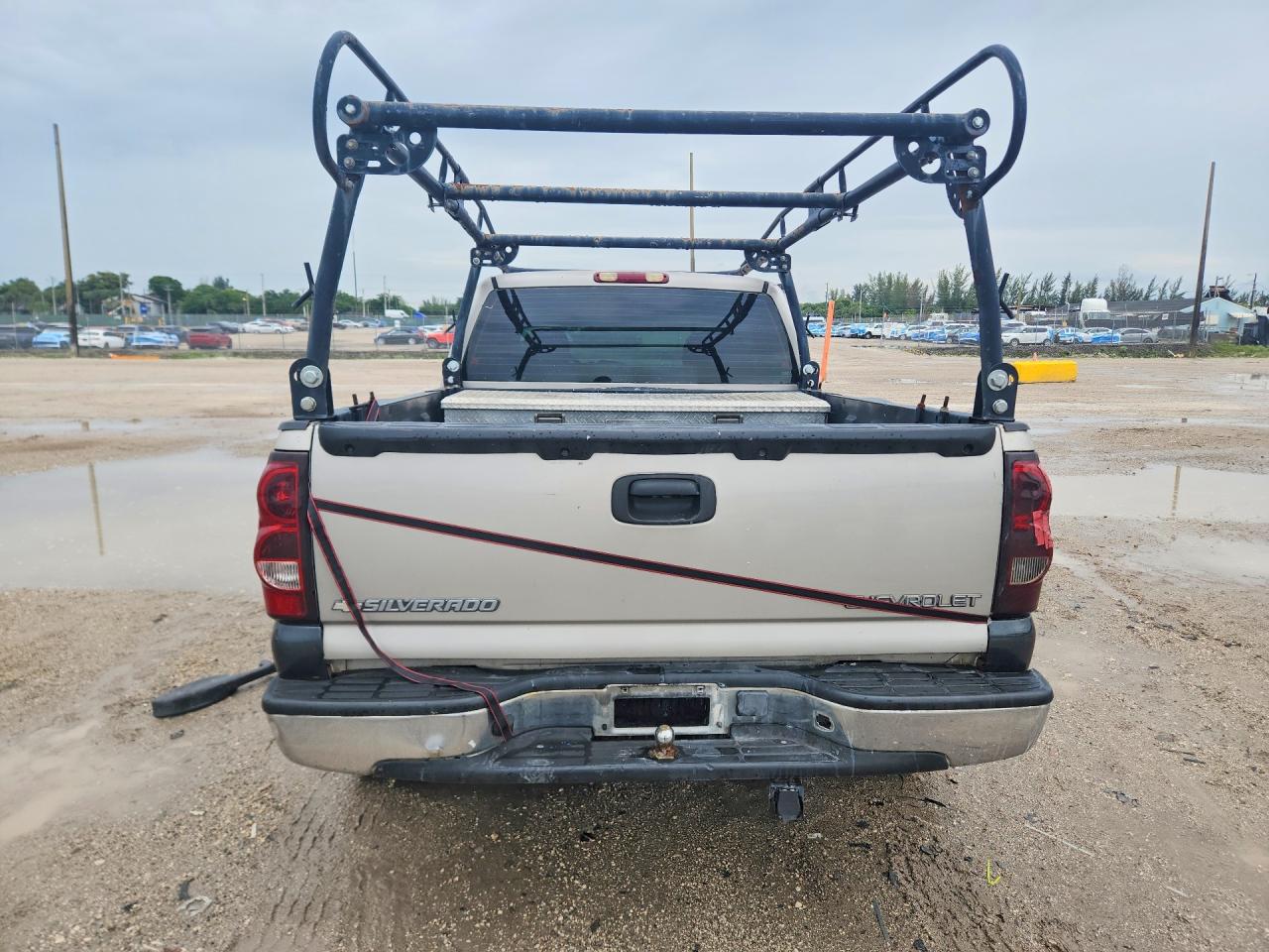 2004 CHEVROLET SILVERADO C1500 photo 11