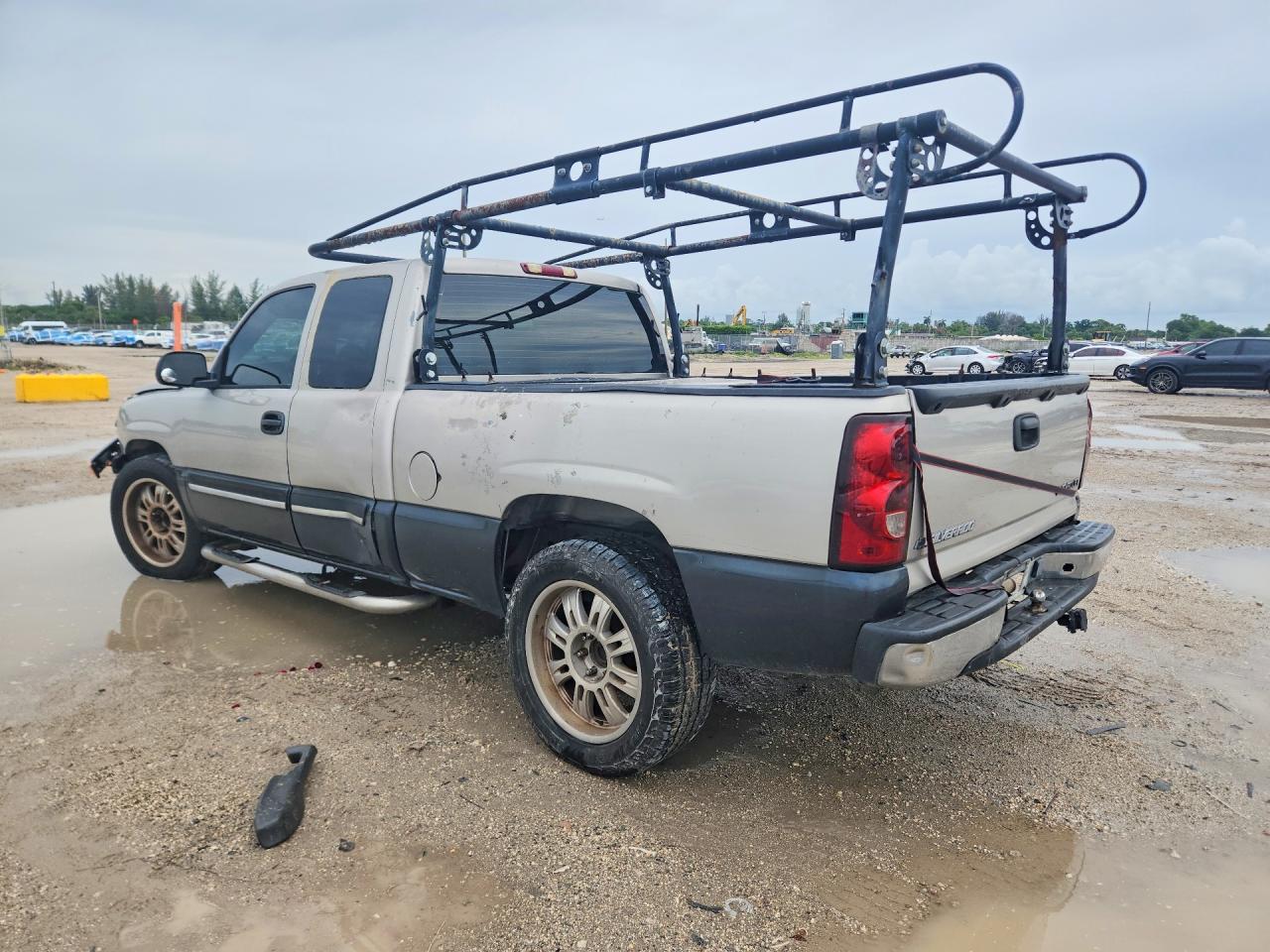 2004 CHEVROLET SILVERADO C1500 photo 3