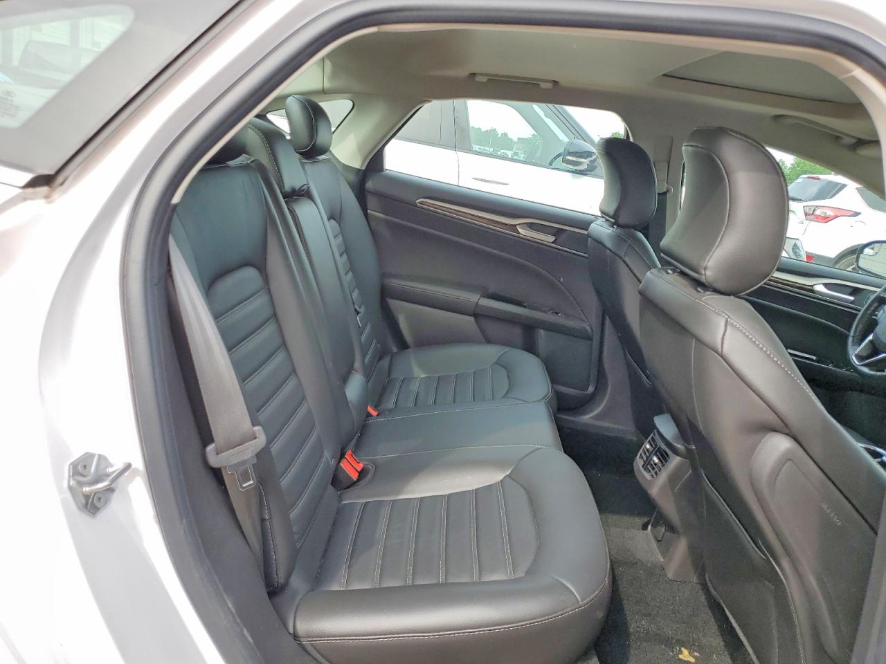 2016 FORD FUSION SE photo 19