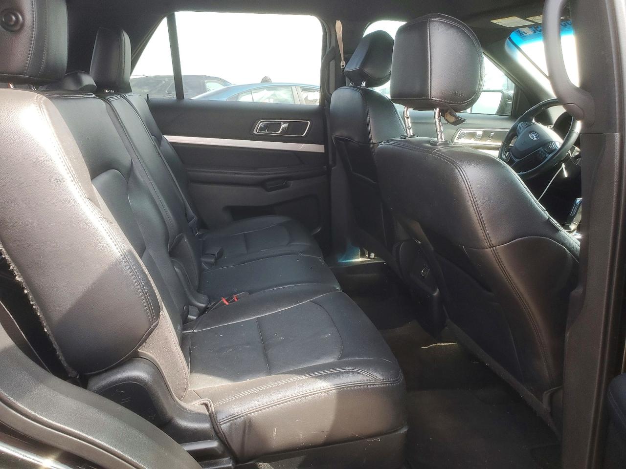 2017 FORD EXPLORER XLT photo 19