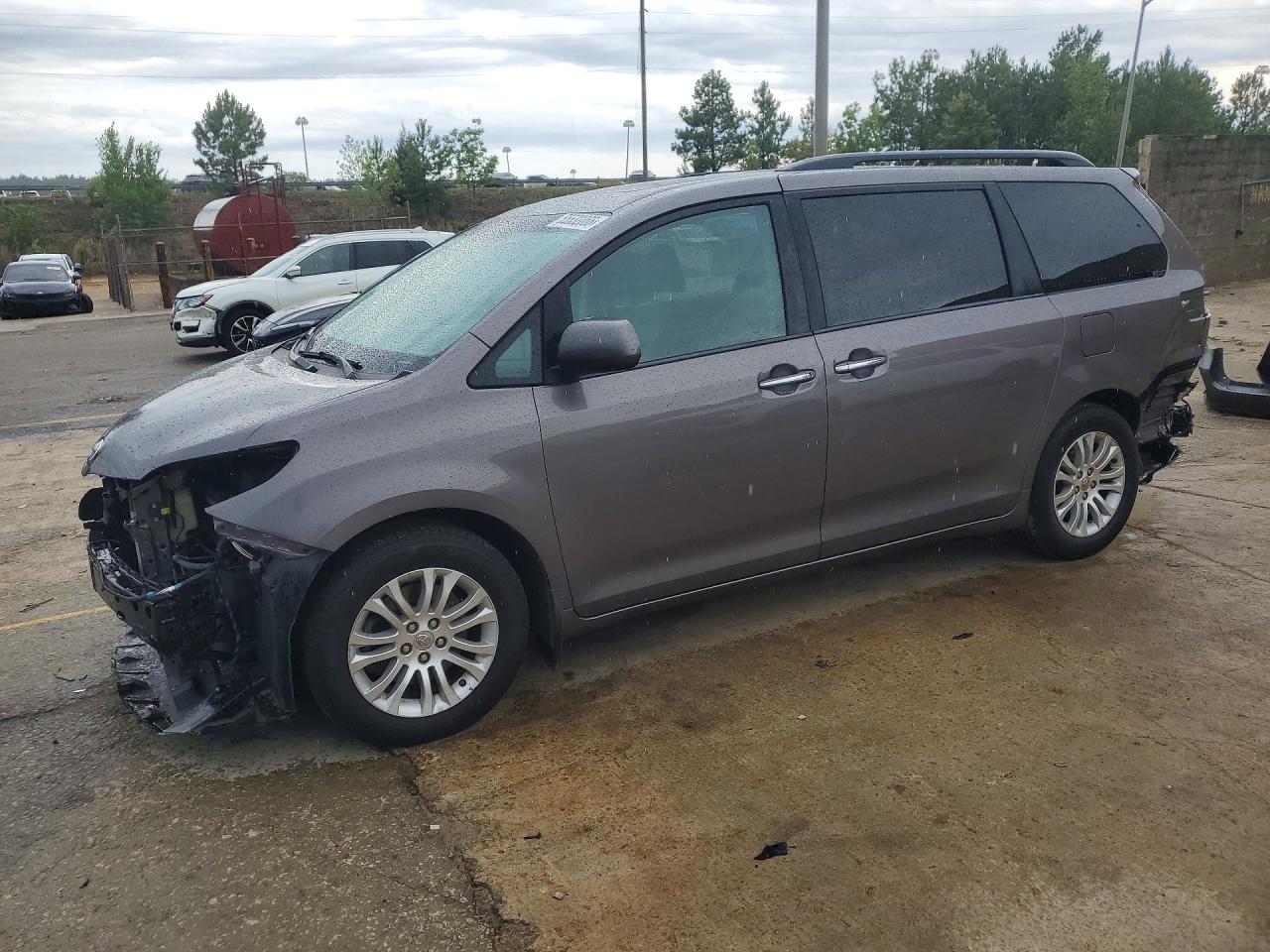 2016 TOYOTA SIENNA