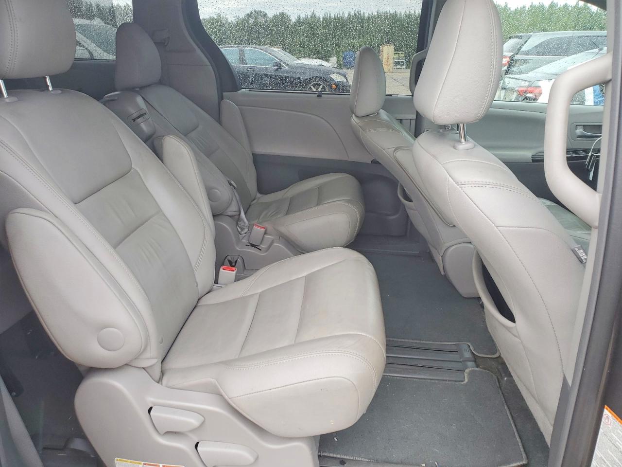 2016 TOYOTA SIENNA XLE 8-PASSENGER photo 11