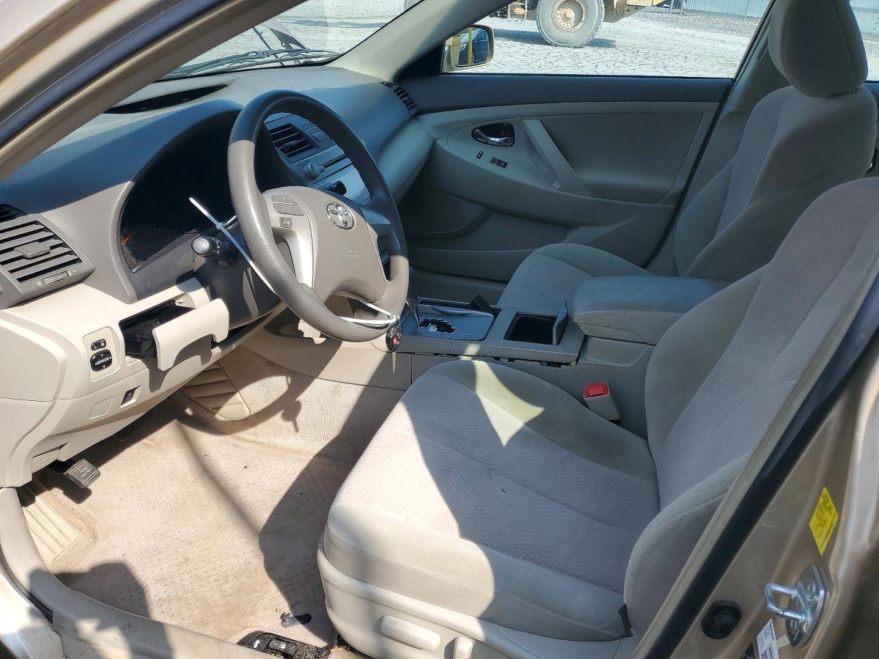 2011 TOYOTA CAMRY photo 13