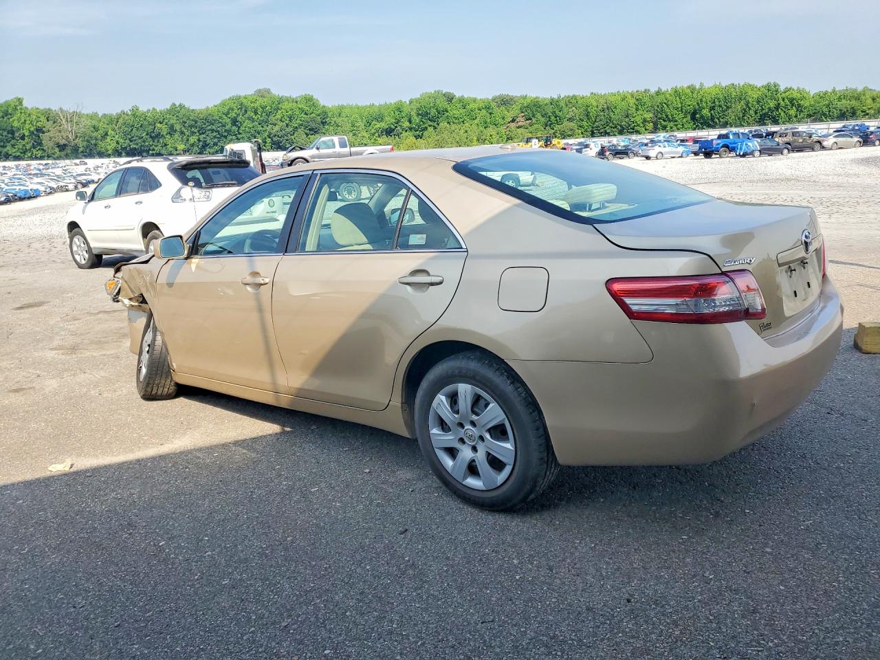 2011 TOYOTA CAMRY photo 3