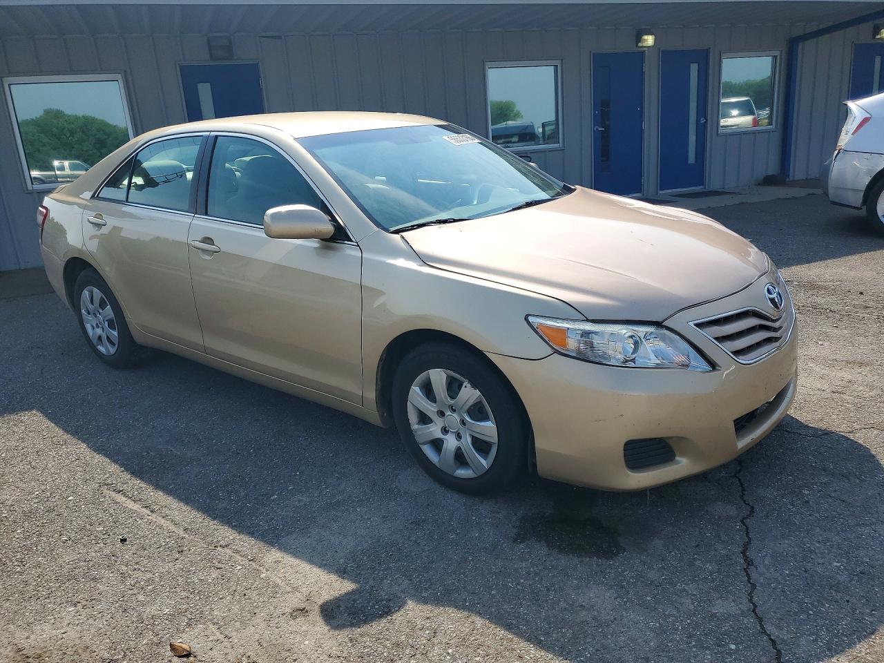 2011 TOYOTA CAMRY photo 7