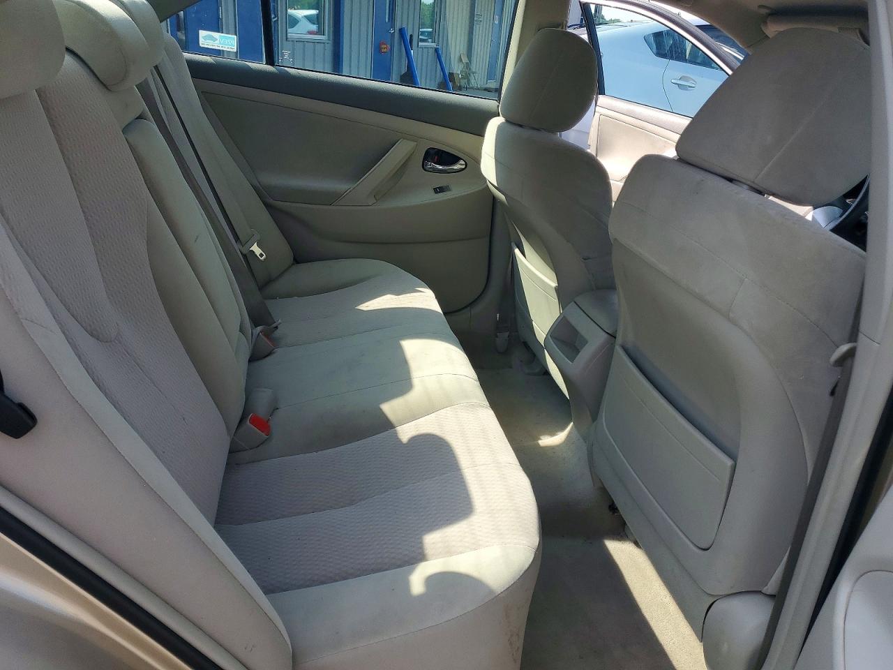 2011 TOYOTA CAMRY photo 19