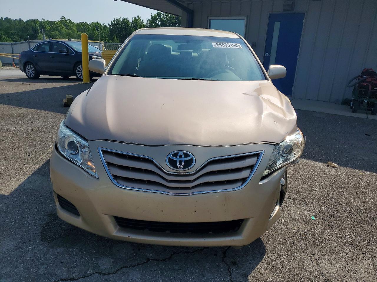2011 TOYOTA CAMRY photo 9