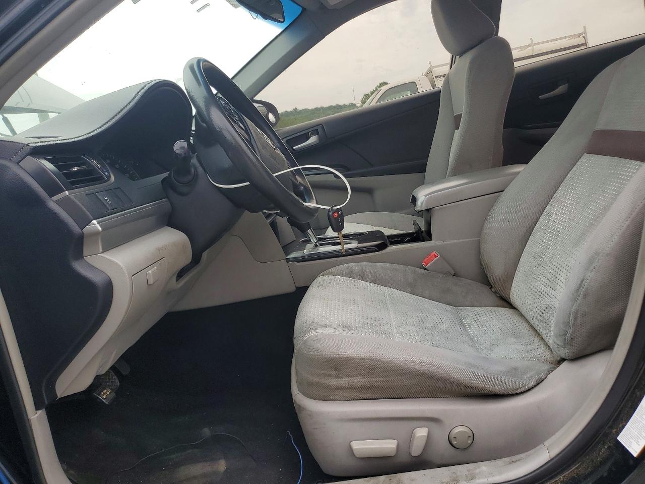 2012 TOYOTA CAMRY LE photo 19
