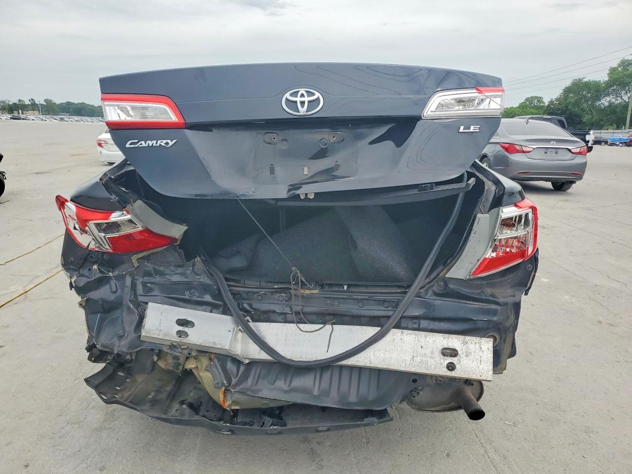 2012 TOYOTA CAMRY LE photo 16