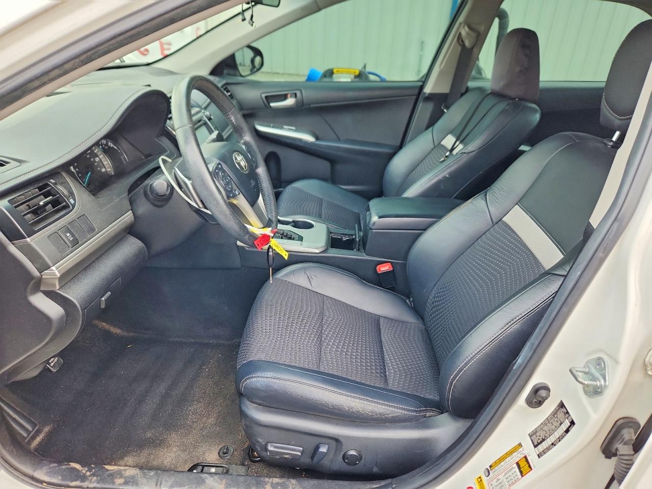 2012 TOYOTA CAMRY SE photo 13