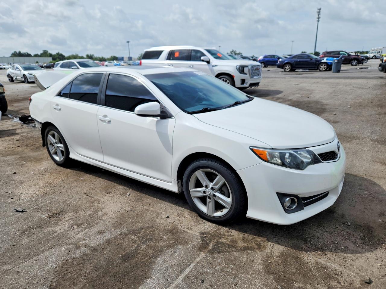 2012 TOYOTA CAMRY SE photo 7