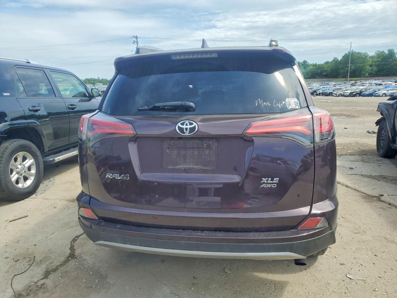 2017 TOYOTA RAV4 XLE photo 16