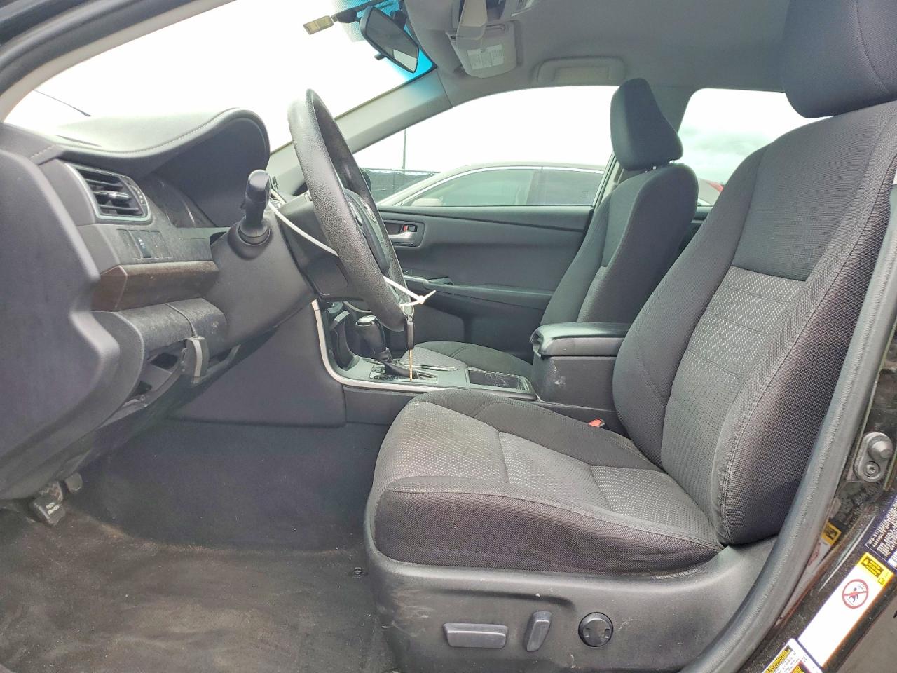 2016 TOYOTA CAMRY LE photo 13
