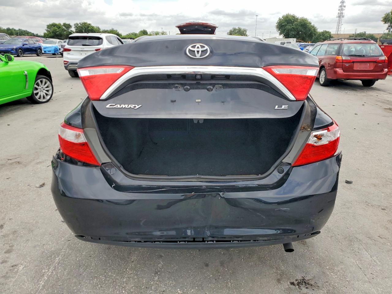 2016 TOYOTA CAMRY LE photo 11
