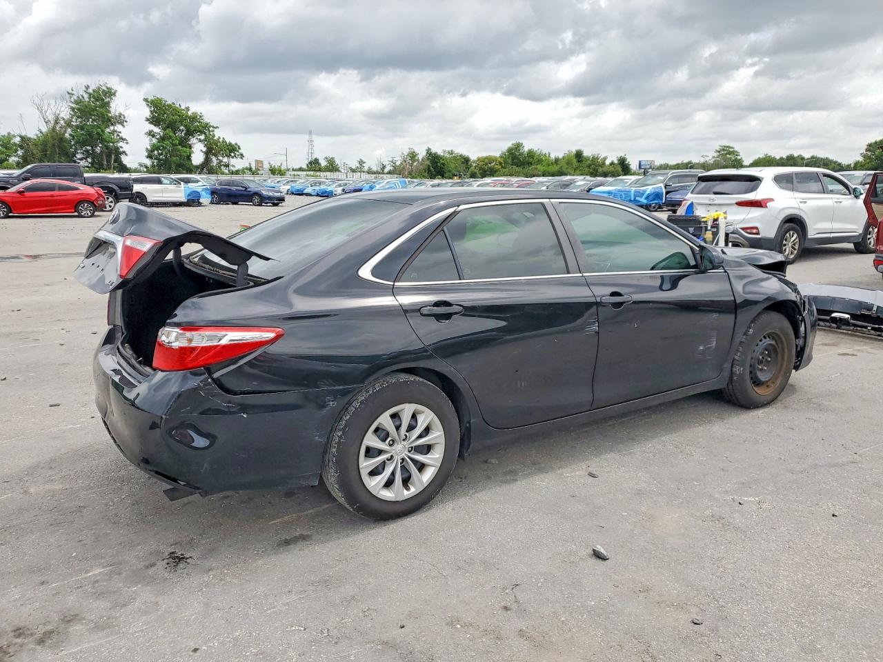 2016 TOYOTA CAMRY LE photo 5