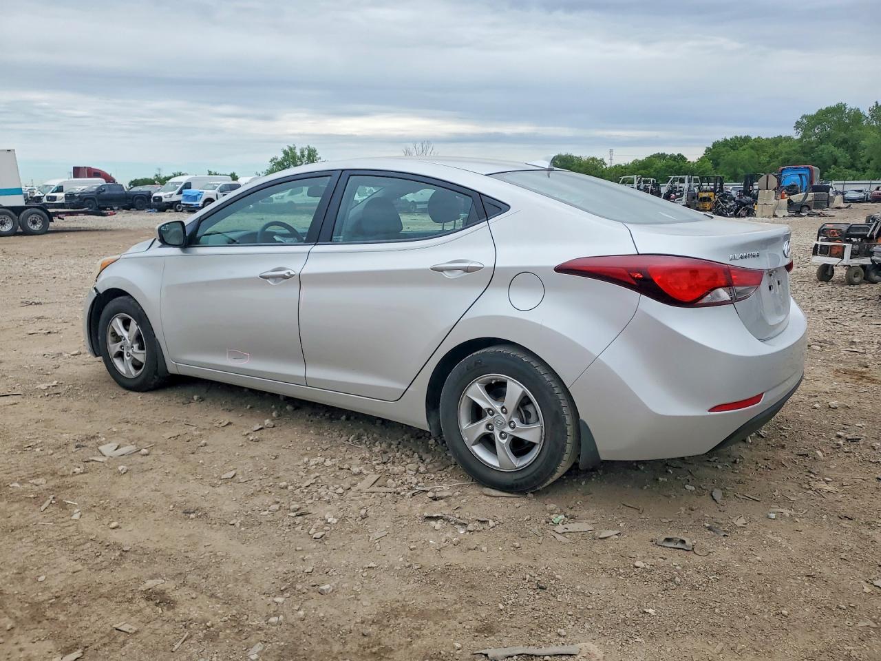 2015 HYUNDAI ELANTRA SE photo 3
