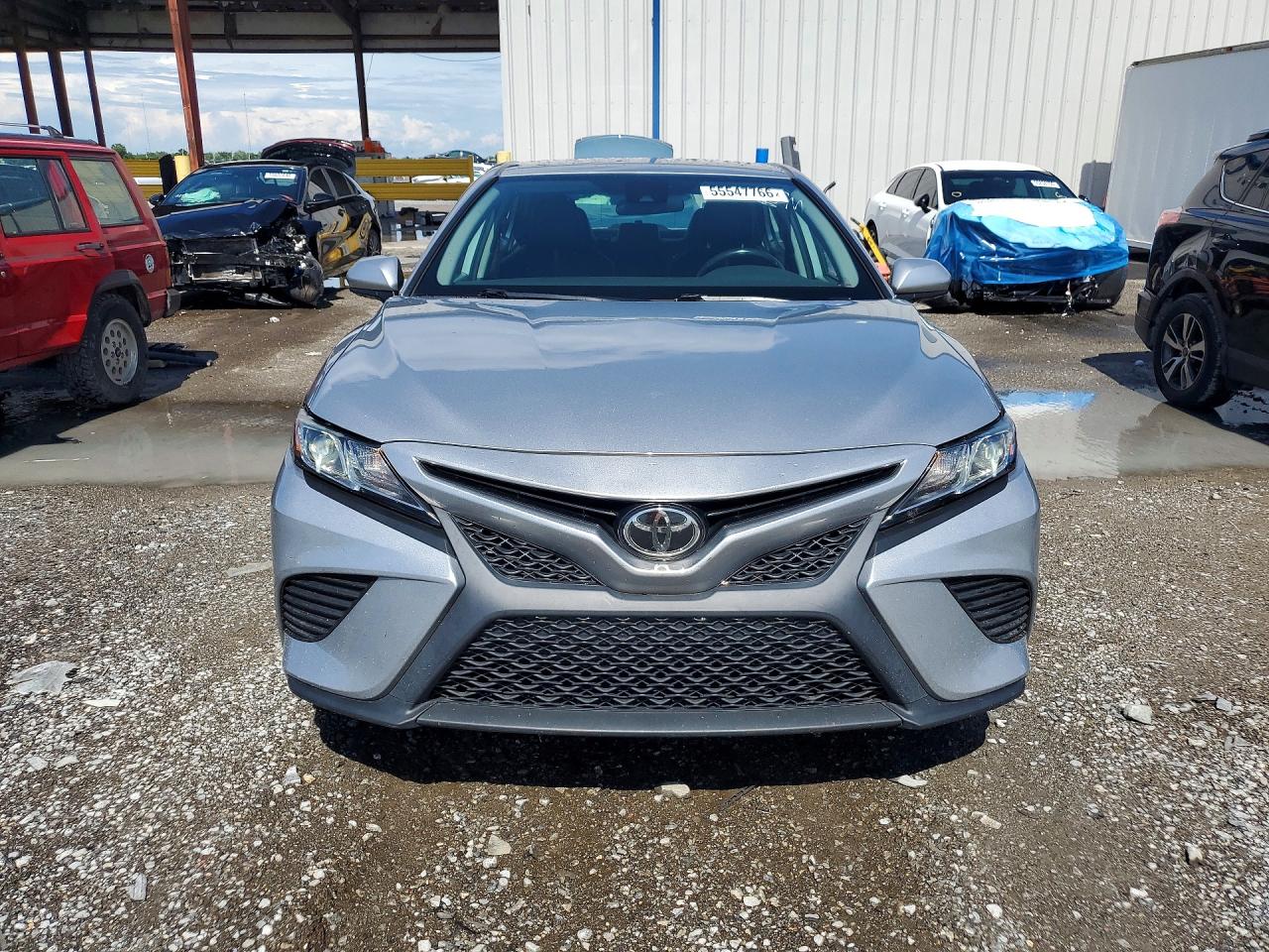 2019 TOYOTA CAMRY SE photo 5