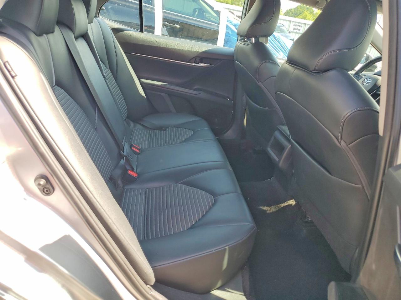 2019 TOYOTA CAMRY SE photo 10