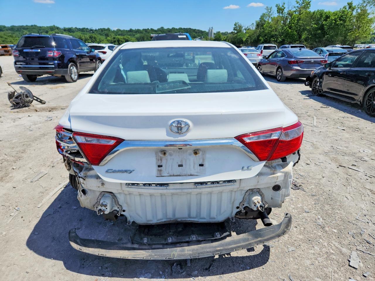 2017 TOYOTA CAMRY LE photo 16