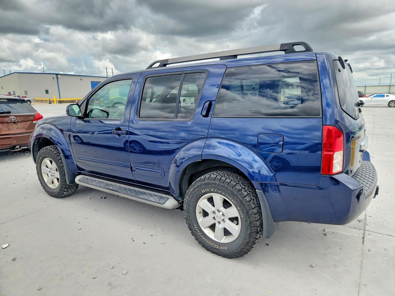 2009 NISSAN PATHFINDER S photo 3