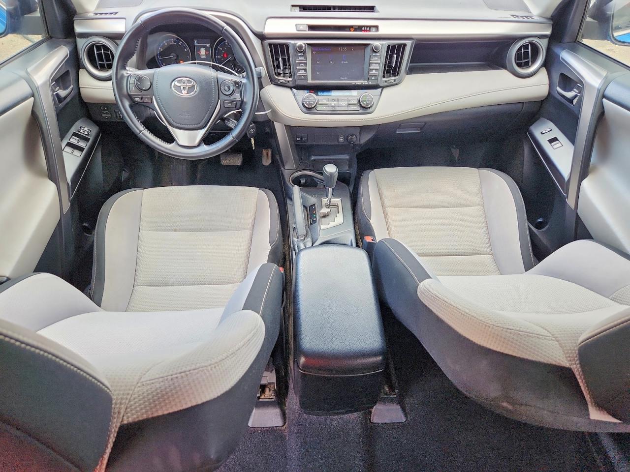 2017 TOYOTA RAV4 XLE photo 22