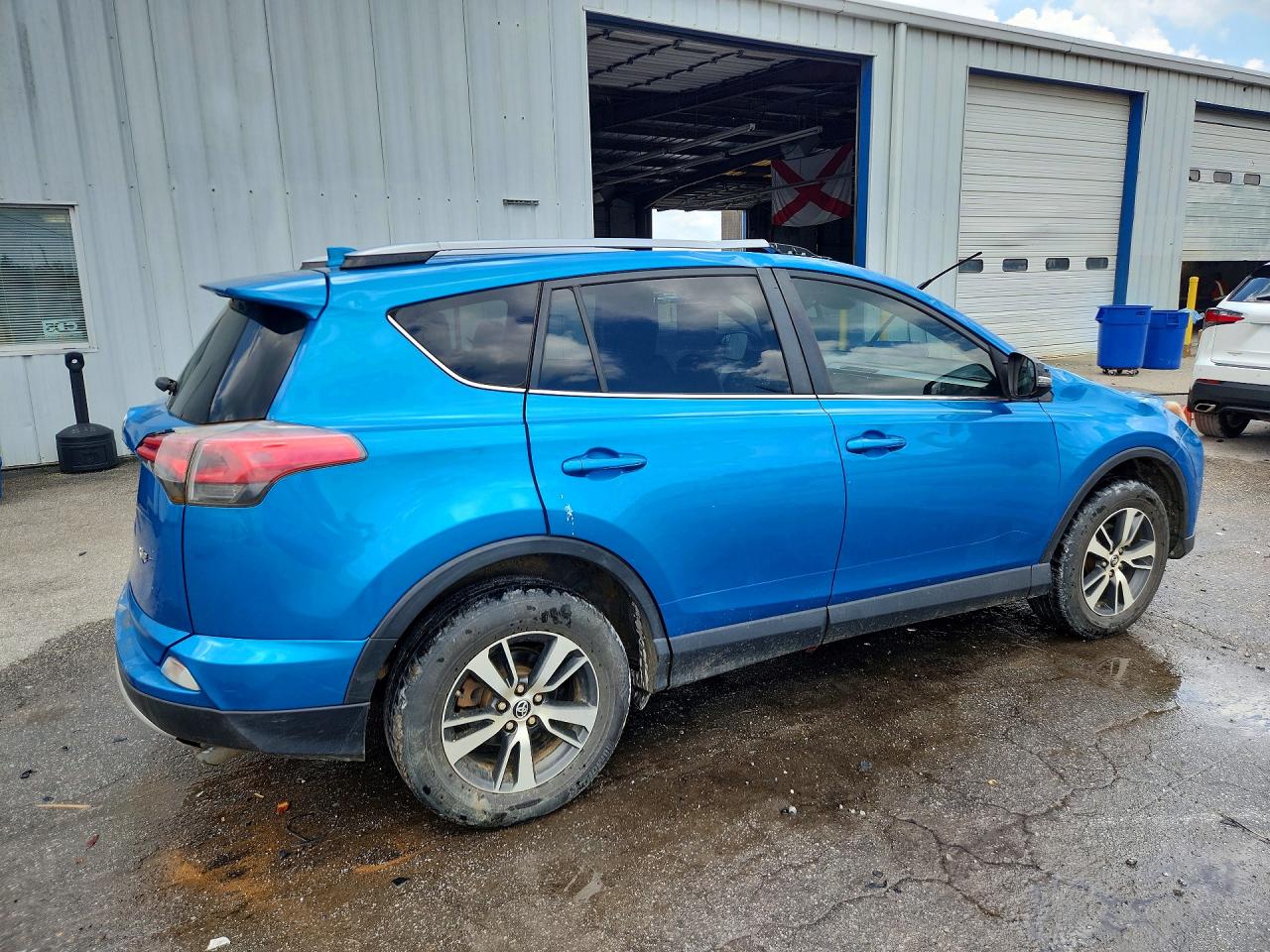 2017 TOYOTA RAV4 XLE photo 7