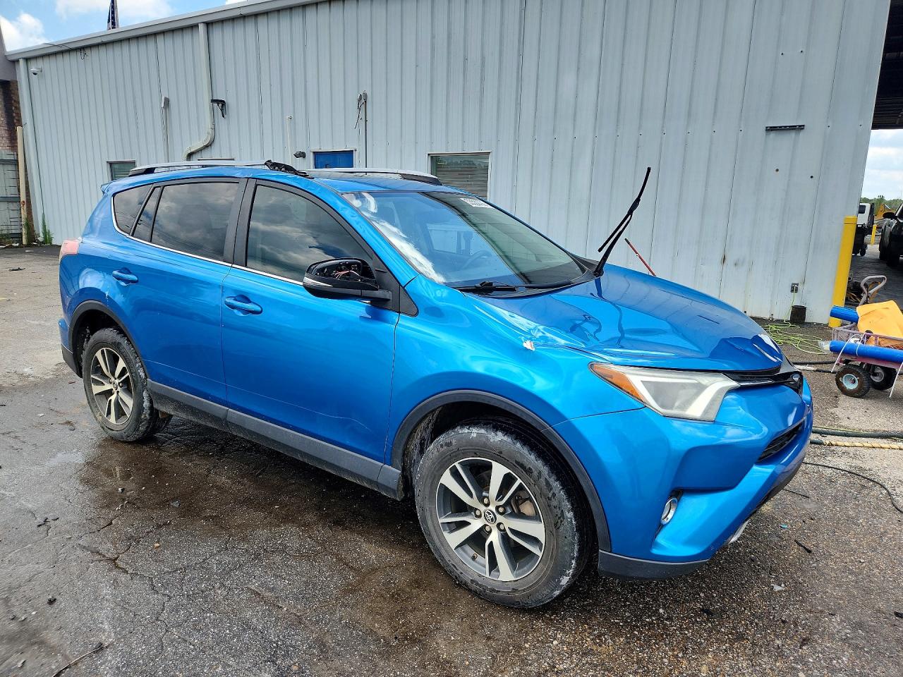 2017 TOYOTA RAV4 XLE photo 10