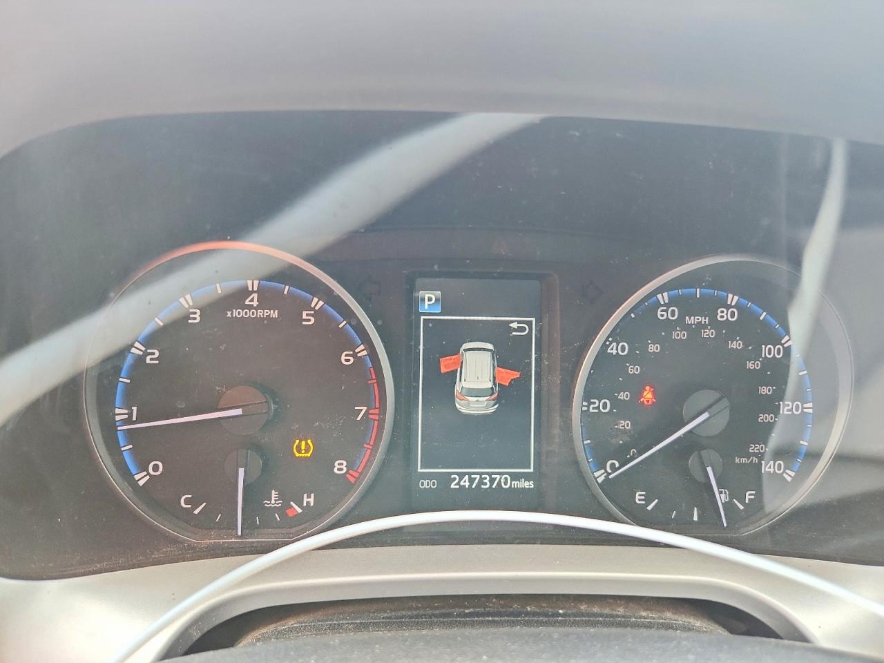 2017 TOYOTA RAV4 XLE photo 25