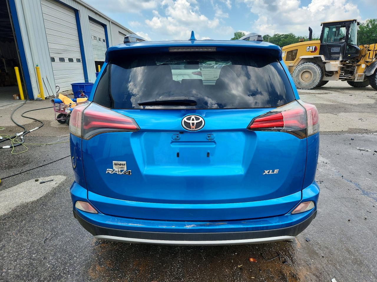 2017 TOYOTA RAV4 XLE photo 16