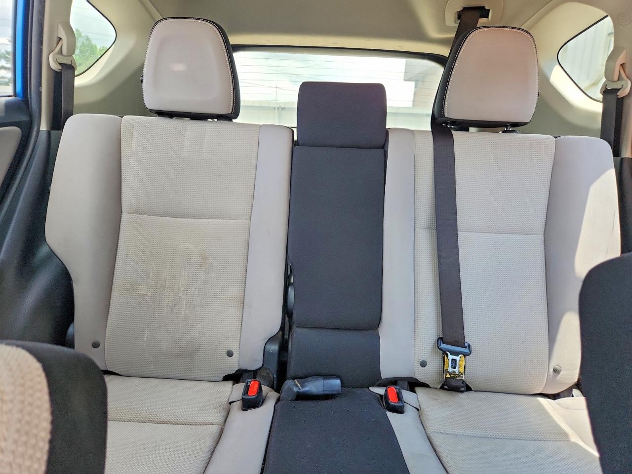 2017 TOYOTA RAV4 XLE photo 28