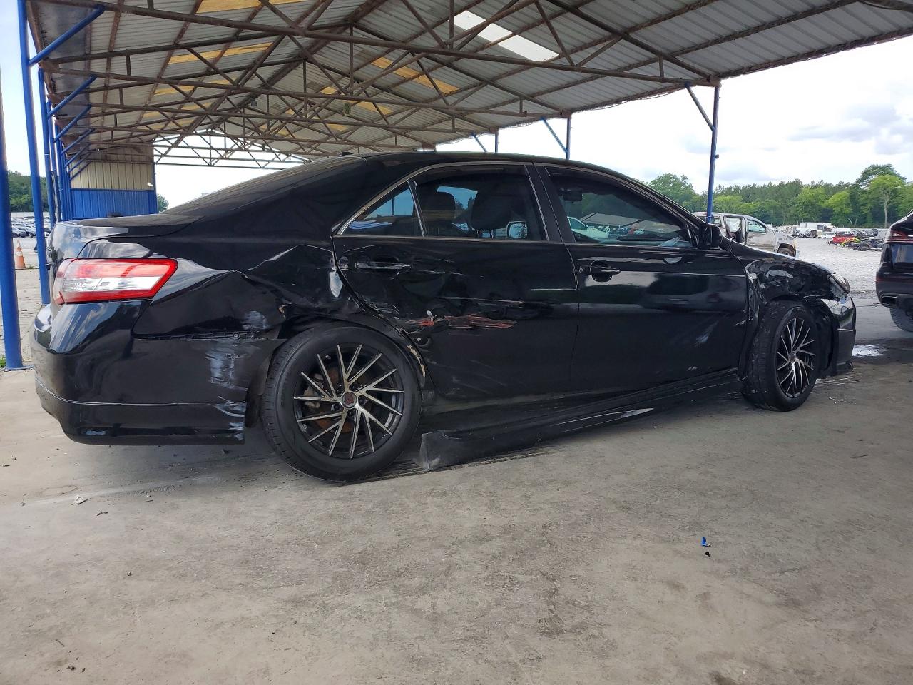 2010 TOYOTA CAMRY SE photo 3