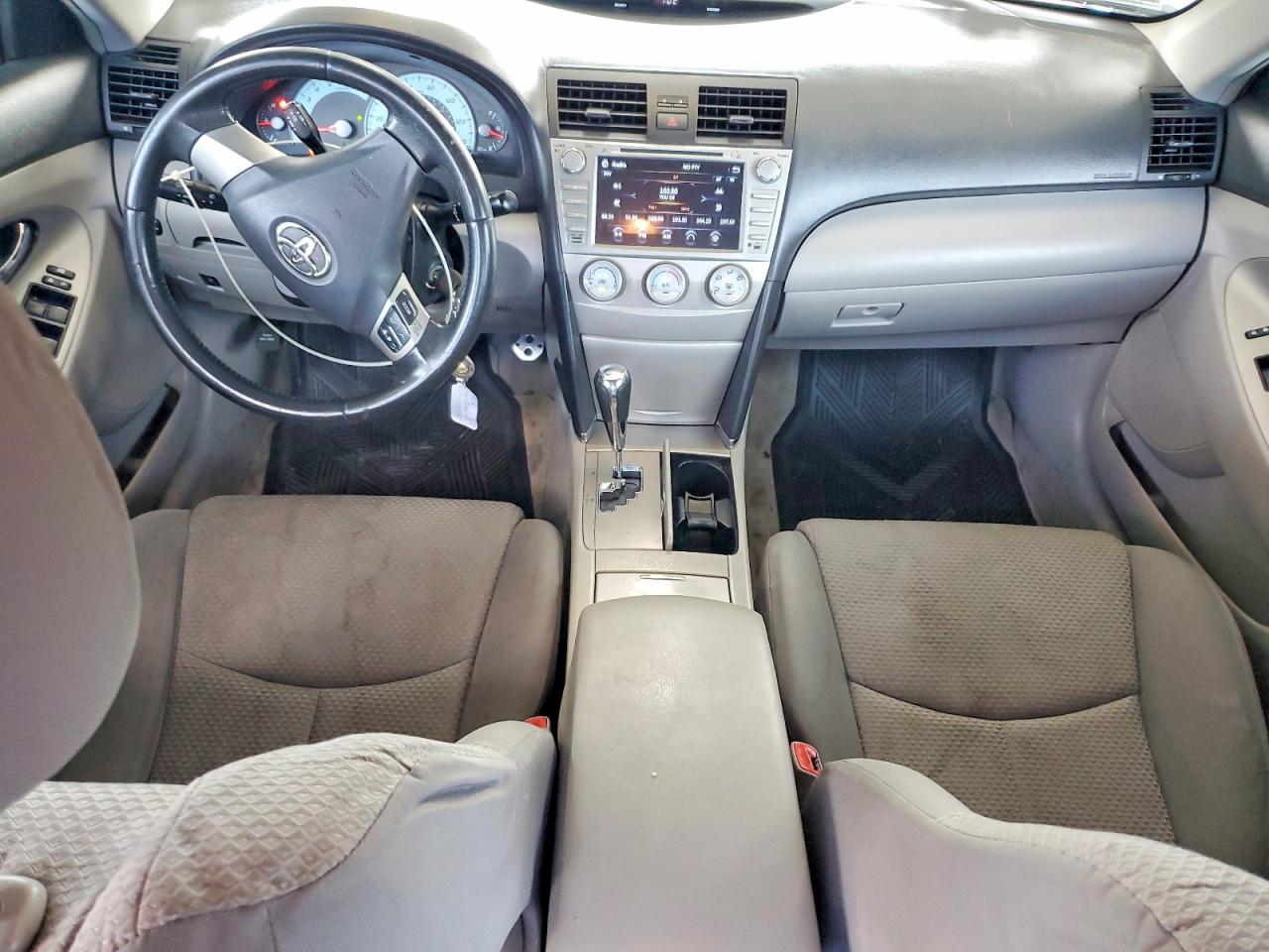 2010 TOYOTA CAMRY SE photo 8