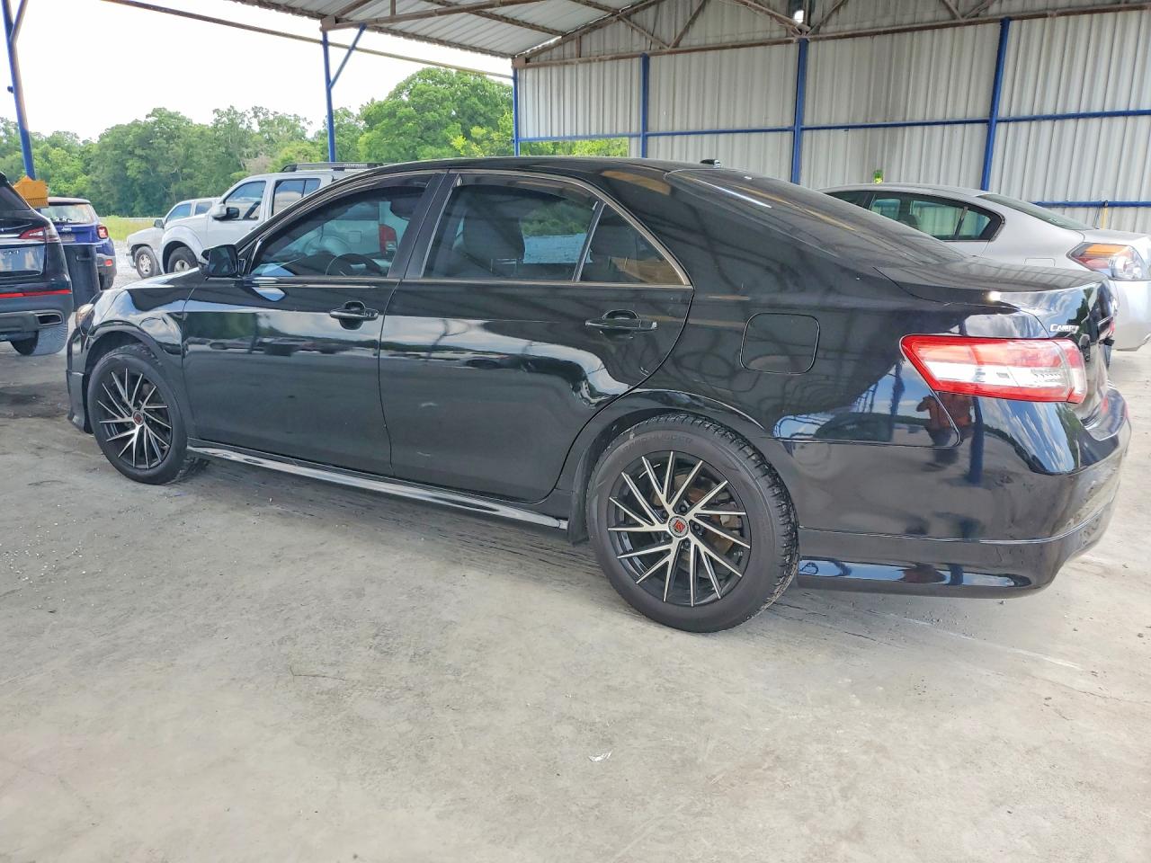 2010 TOYOTA CAMRY SE photo 2