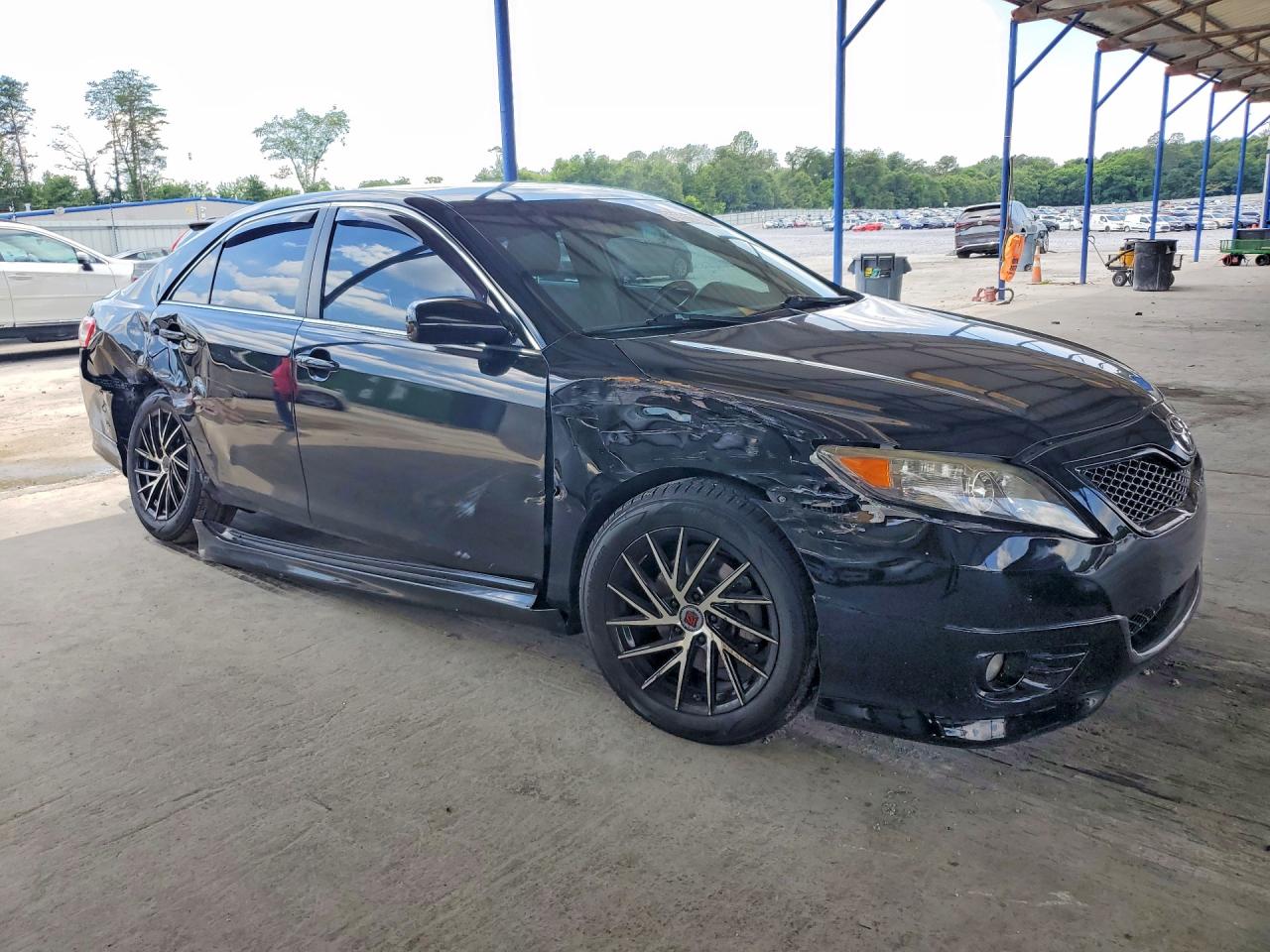 2010 TOYOTA CAMRY SE photo 4