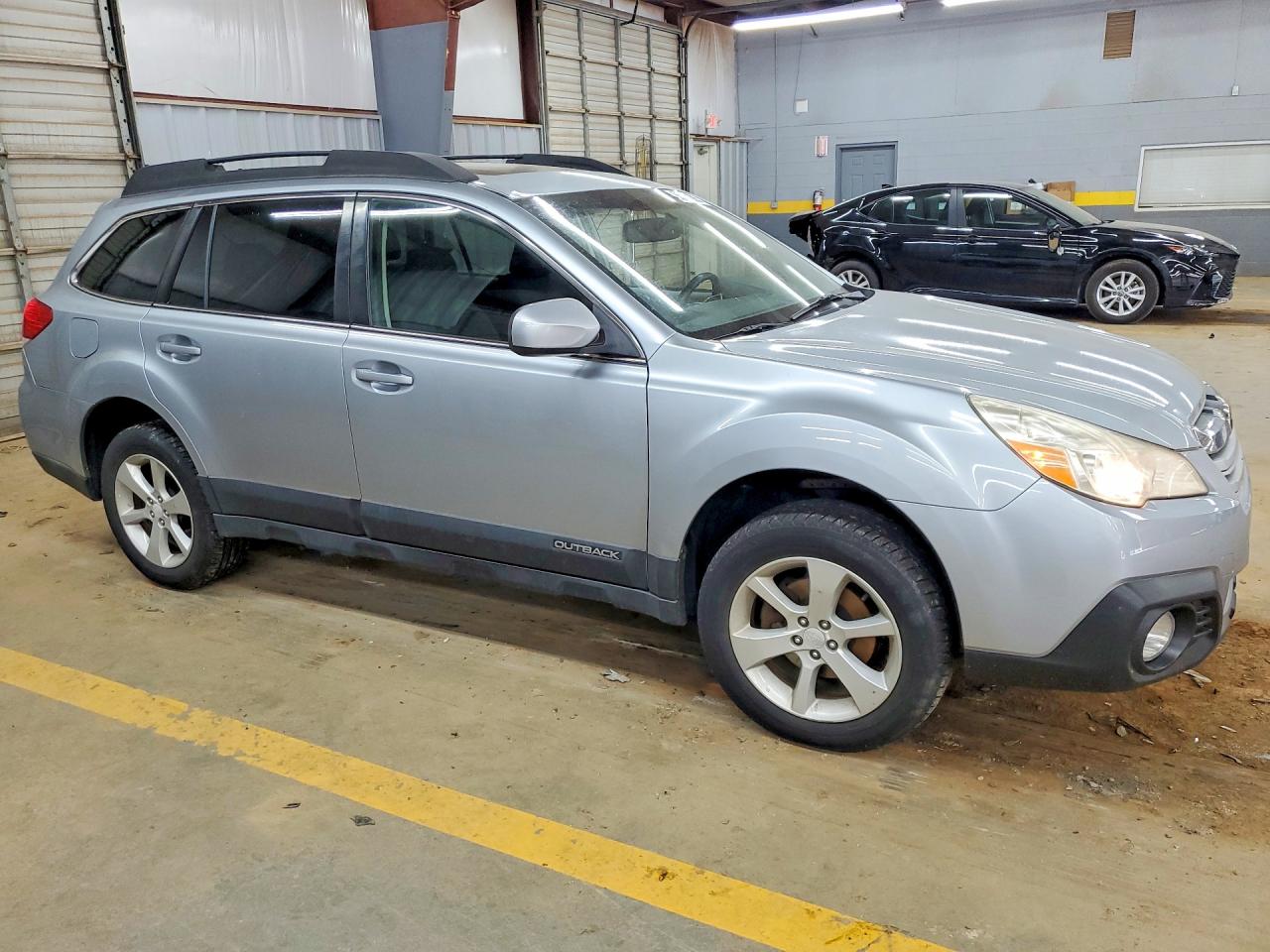 2014 SUBARU OUTBACK photo 7