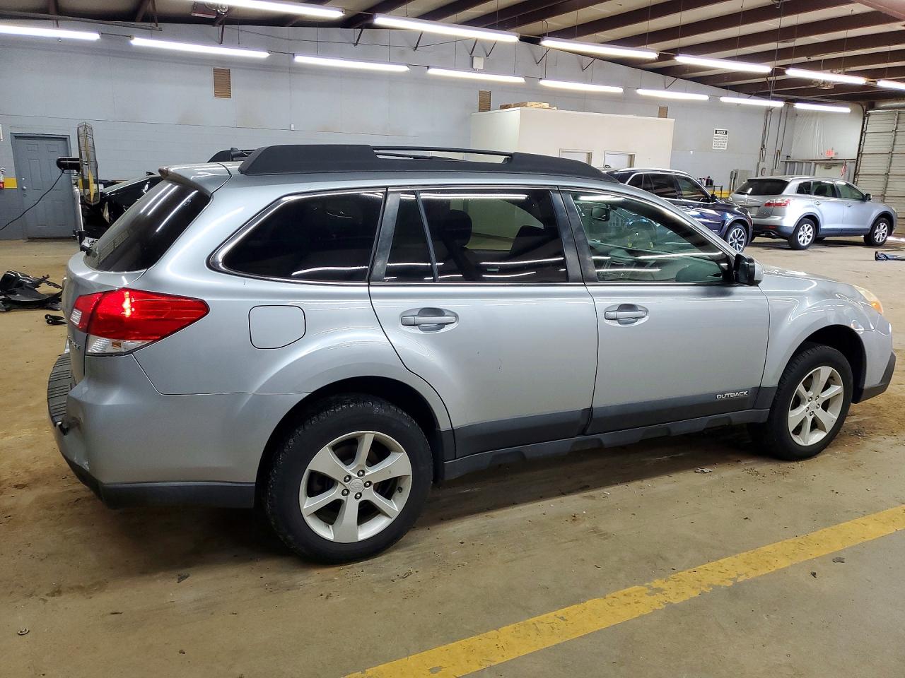 2014 SUBARU OUTBACK photo 5