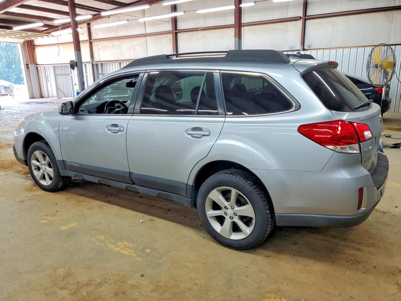 2014 SUBARU OUTBACK photo 3