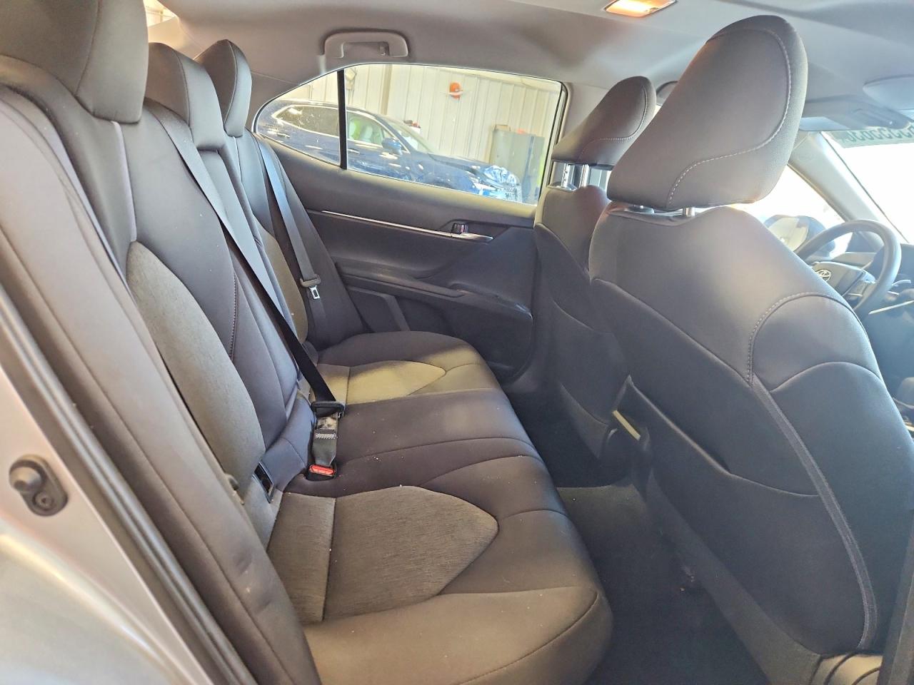 2021 TOYOTA CAMRY LE photo 19