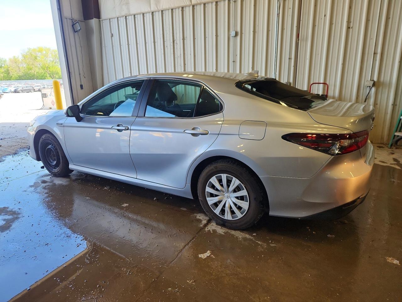 2021 TOYOTA CAMRY LE photo 3
