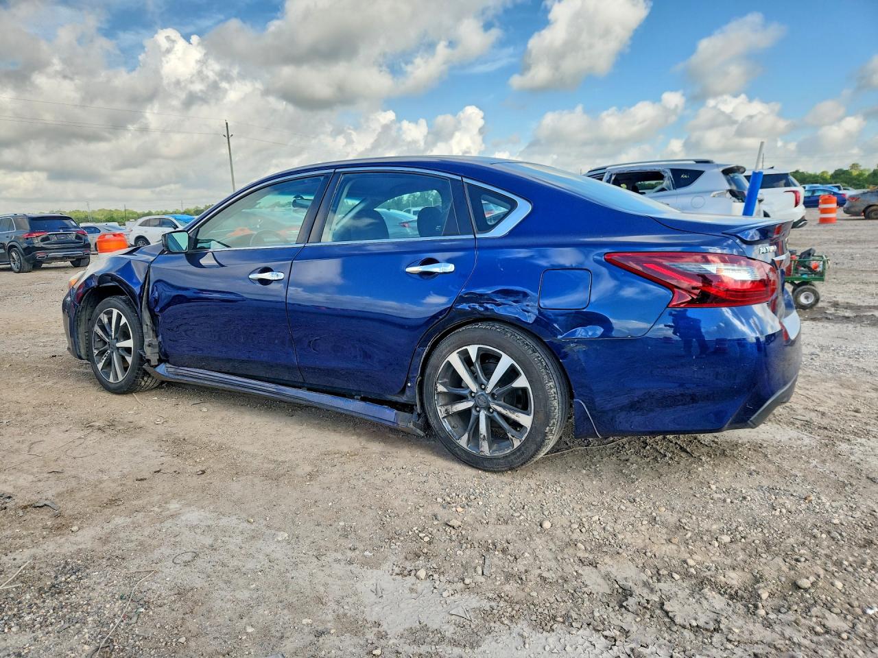 2017 NISSAN ALTIMA 2.5 SR photo 4