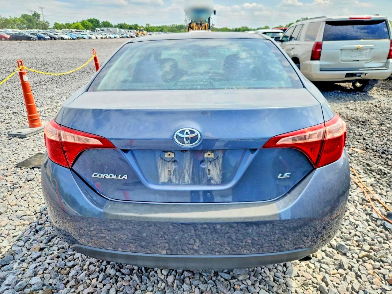 2018 TOYOTA COROLLA LE photo 11