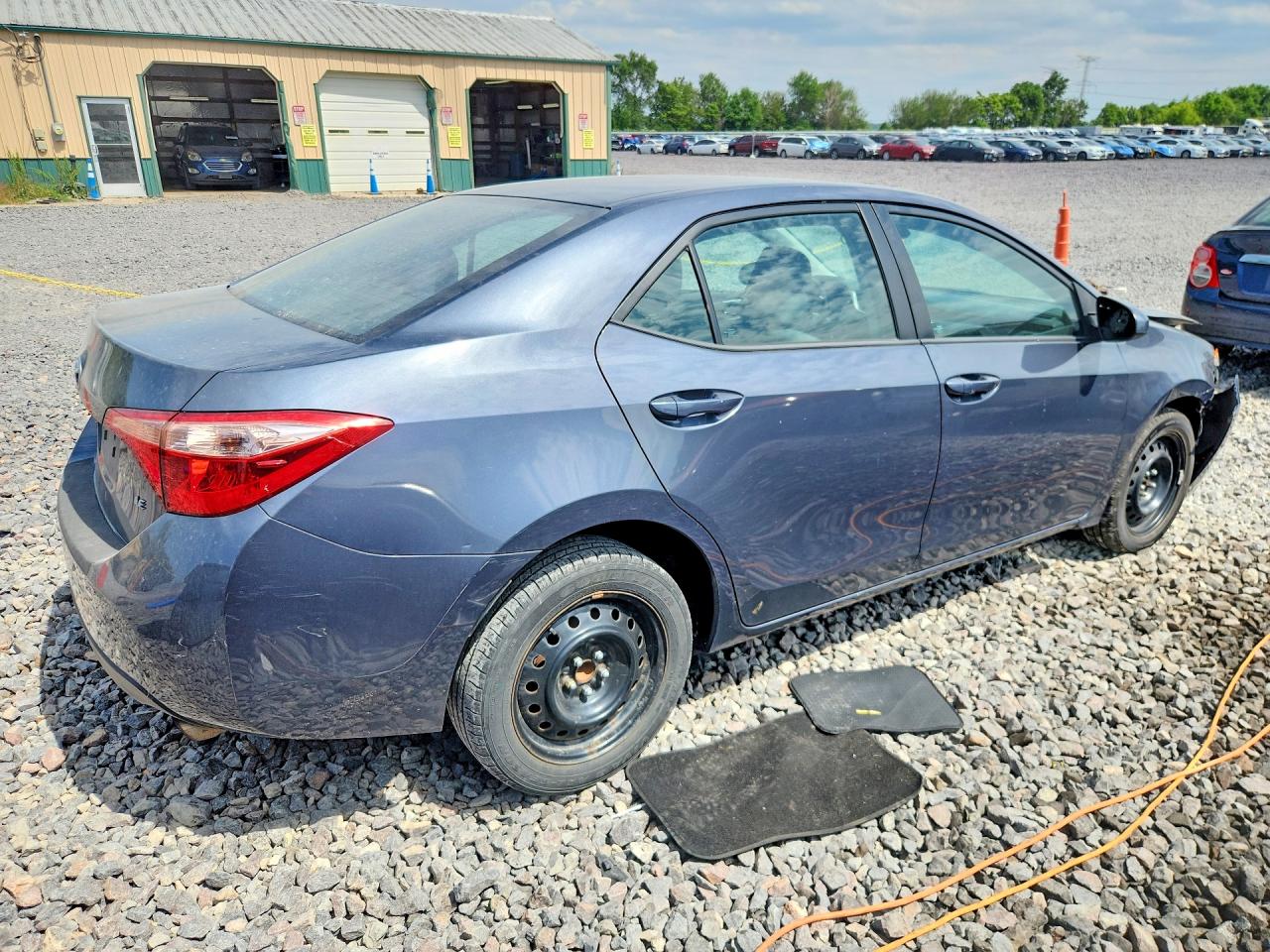 2018 TOYOTA COROLLA LE photo 5