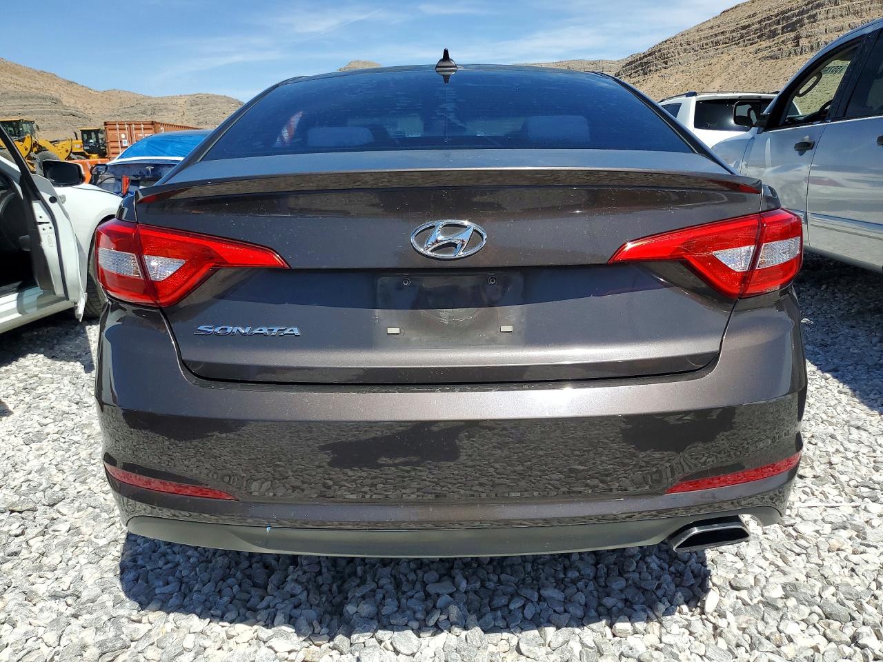 2015 HYUNDAI SONATA SE photo 11