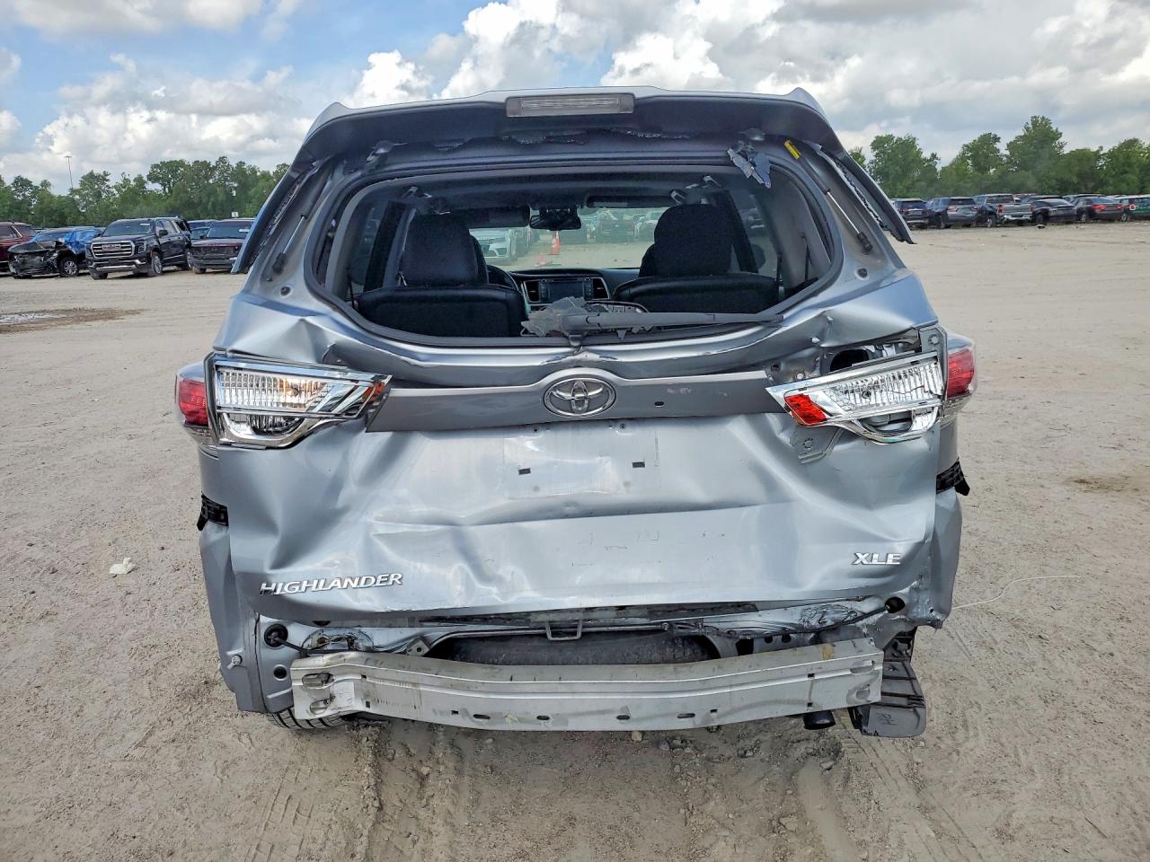 2014 TOYOTA HIGHLANDER XLE photo 16