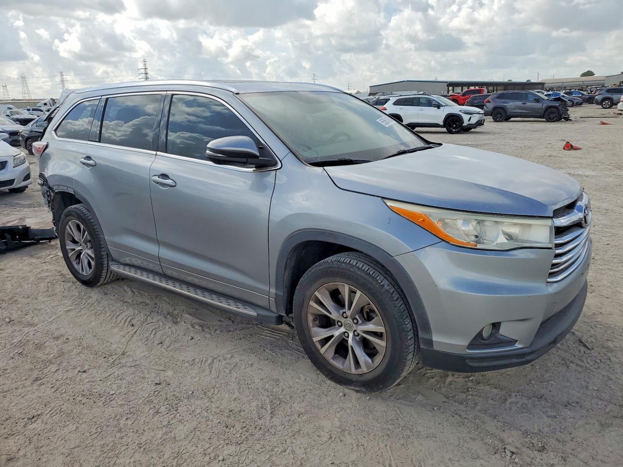 2014 TOYOTA HIGHLANDER XLE photo 10