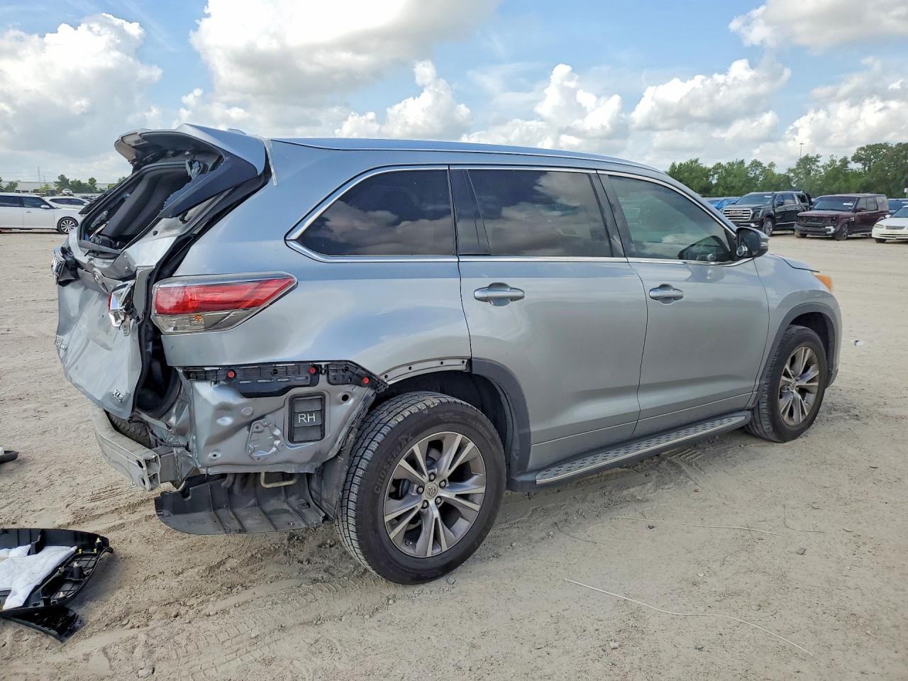 2014 TOYOTA HIGHLANDER XLE photo 7